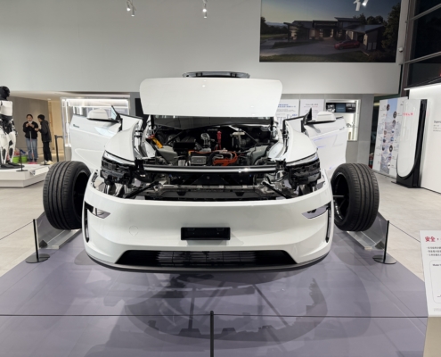 TESLA 臺北南港服務體驗中心